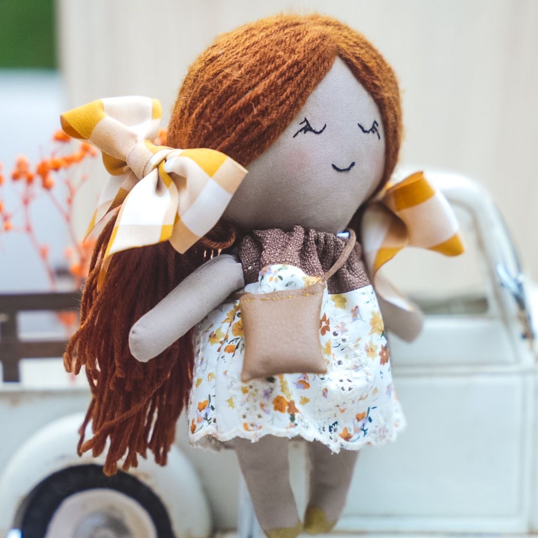 Muñeca Hecha a Mano - Flores