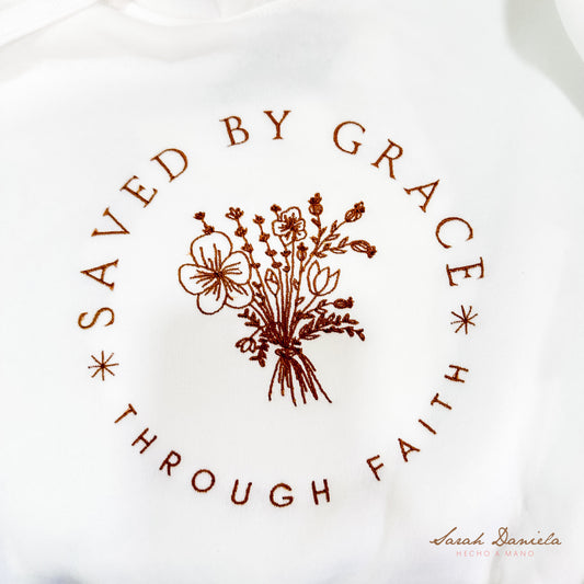 Hoodie con Mensaje Bordado - Saved by Grace
