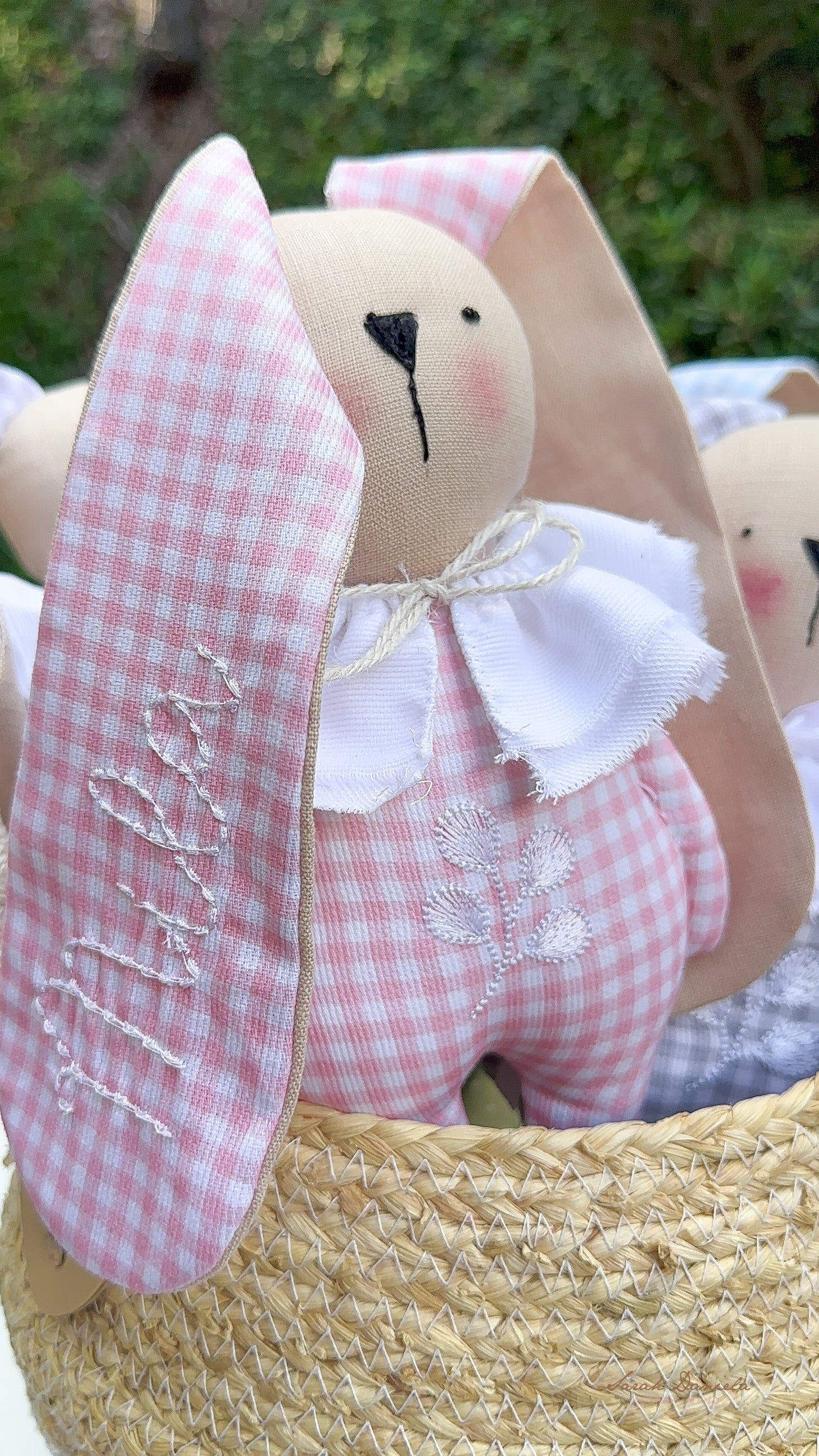 Conejitos personalizables hechos a mano con detalles bordados