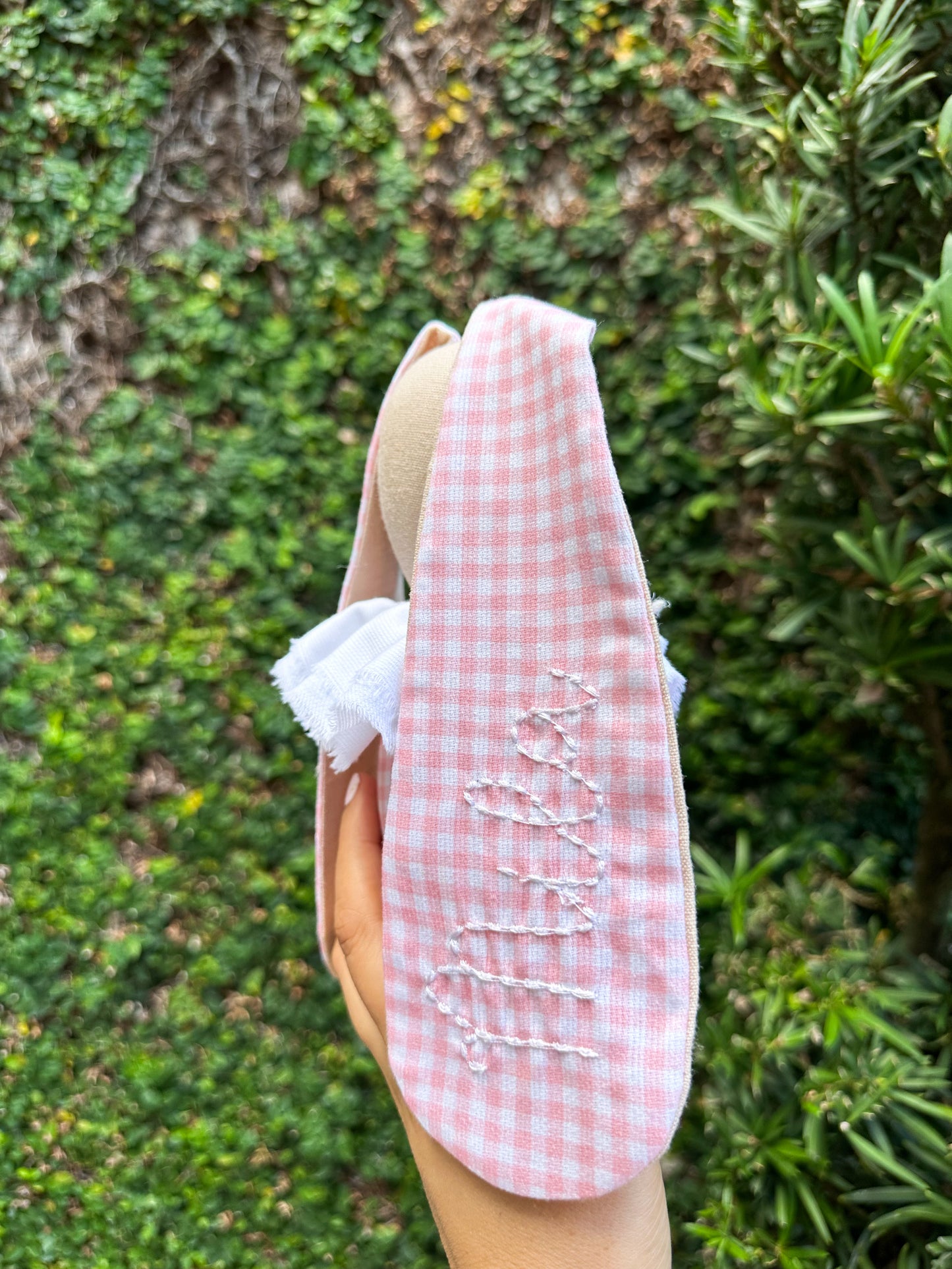 Conejitos personalizables hechos a mano con detalles bordados