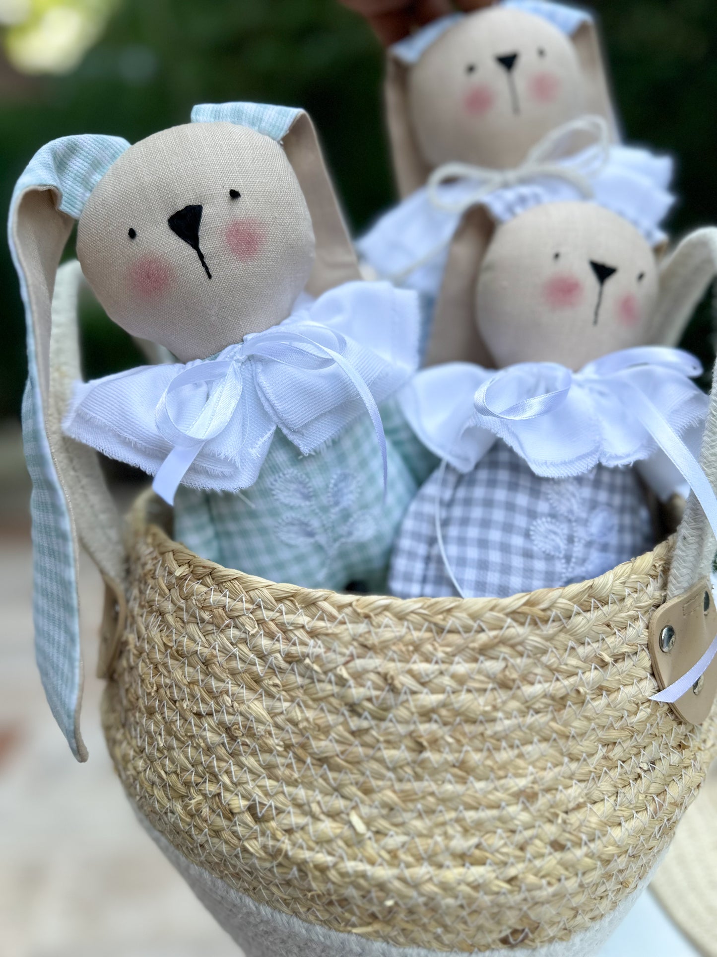Conejitos personalizables hechos a mano con detalles bordados