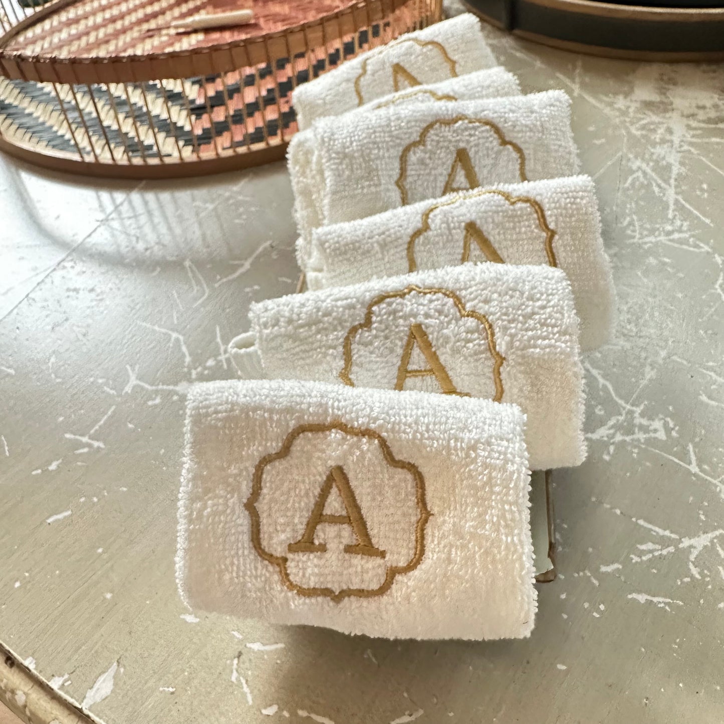 Set de 4 toallitas bordadas para baño de visitas