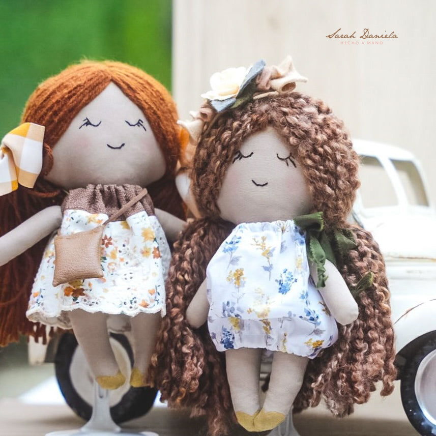 Muñeca Hecha a Mano - Pelo con Rizos