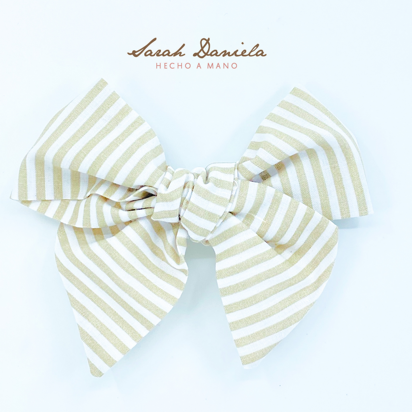 Lazos y nuditos en tonos Beige