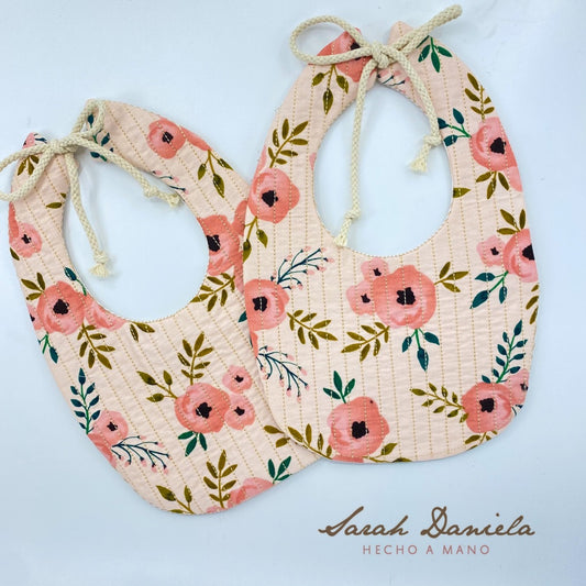 Babero Acolchado - Rosa Floral
