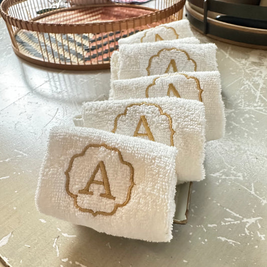 Set de 4 toallitas bordadas para baño de visitas